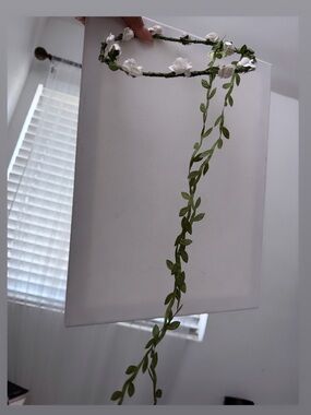 EXCLUSIVE BEAUTY CON Pixi Beauty White Floral Halo CROWN with Green Leaf Vine